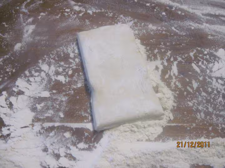 Petites baguettes feuilletes aux epices sales
