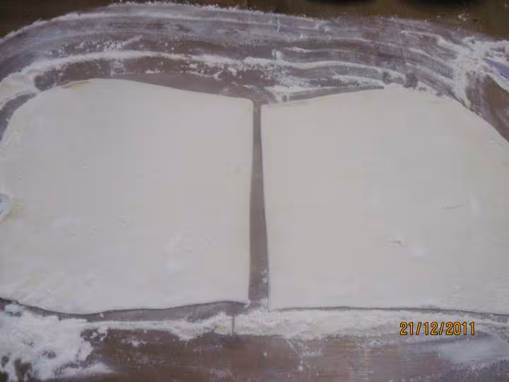 Petites baguettes feuilletes aux epices sales