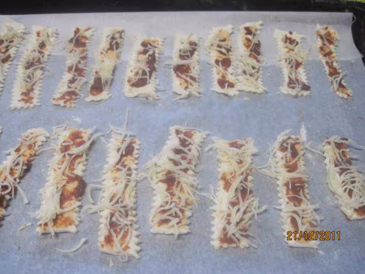 Petites baguettes feuilletes aux epices sales