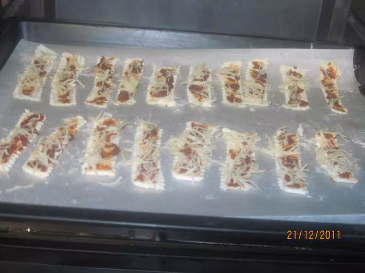 Petites baguettes feuilletes aux epices sales