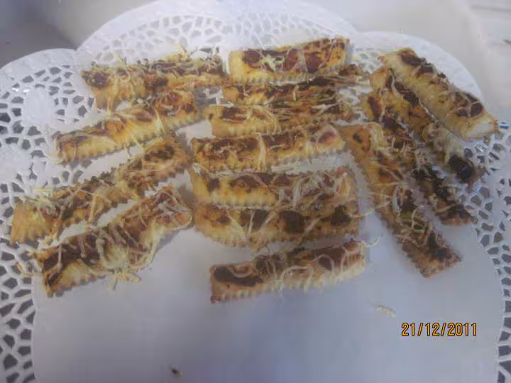 Petites baguettes feuilletes aux epices sales