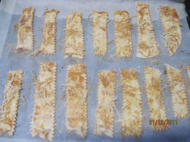 Petites baguettes feuilletes aux epices sales