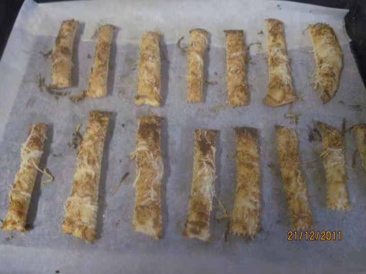 Petites baguettes feuilletes aux epices sales