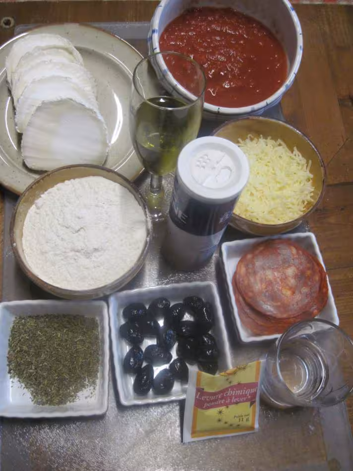 Petites pizzas au chorizo et fromage de chevre
