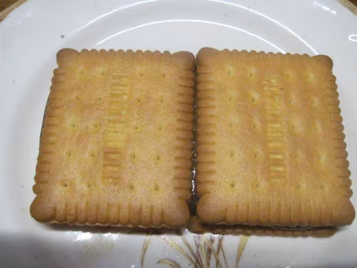 Petits beurre a la creme chocolat et chantilly