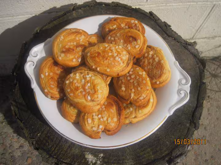 Petits gateaux feuilletees a la vanille