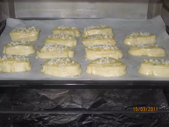 Petits gateaux feuilletees a la vanille