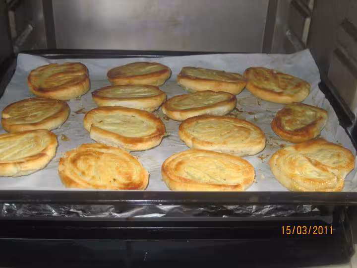Petits gateaux feuilletees a la vanille