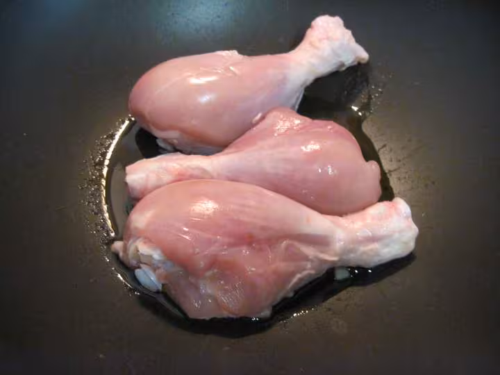 Pillons de poulet a la sauce tomate