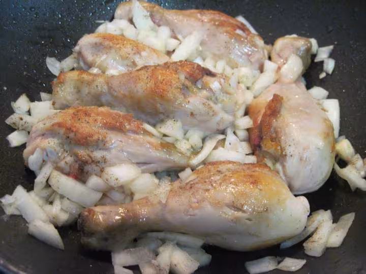 Pillons de poulet a la sauce tomate