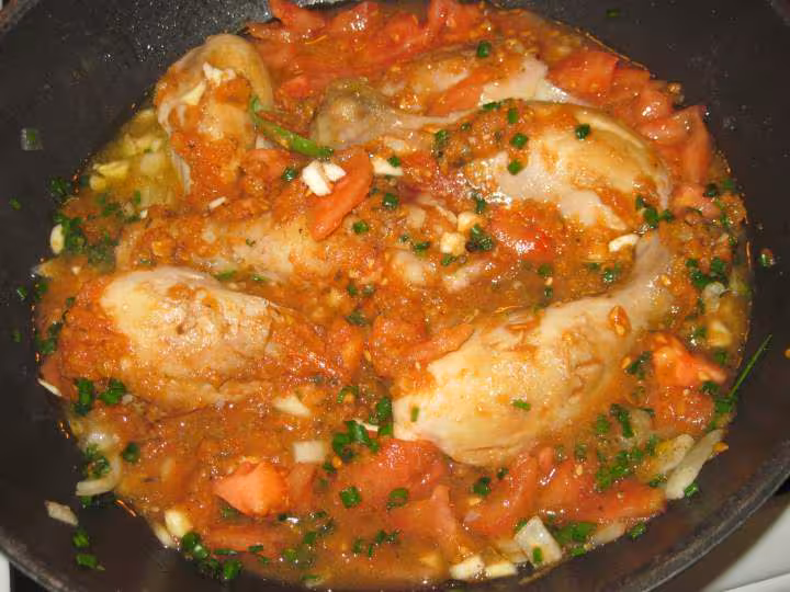 Pillons de poulet a la sauce tomate