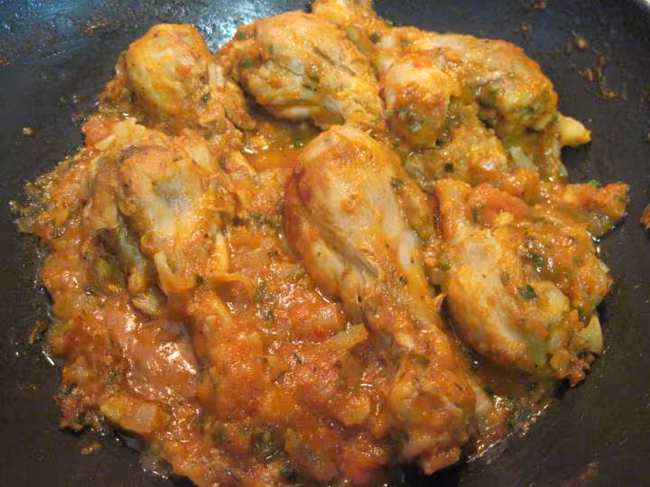 Pillons de poulet a la sauce tomate