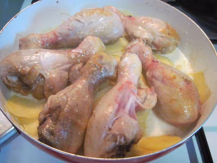 Pillons de poulet aux pommes de terre et oignons