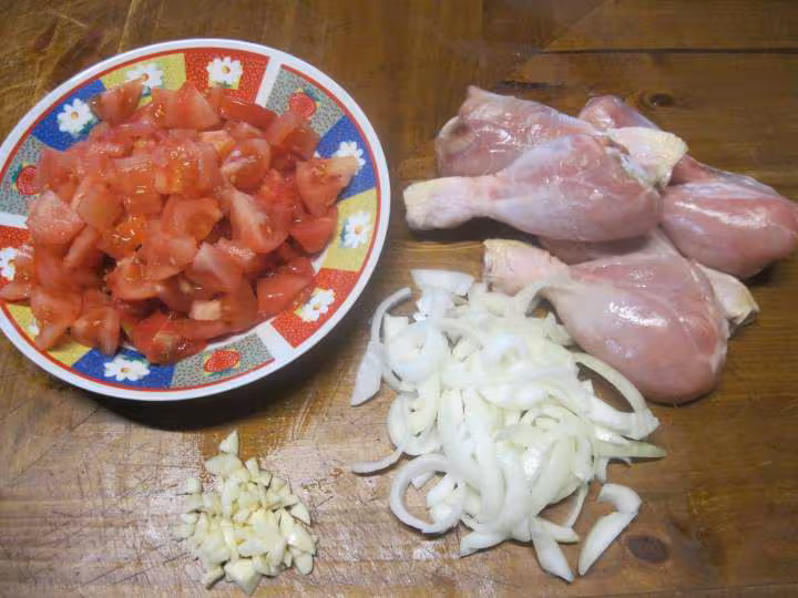 Pilons de poulet a la sauce tomate et curcuma