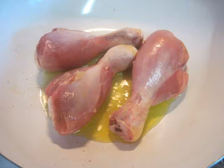 Pilons de poulet a la sauce tomate et curcuma