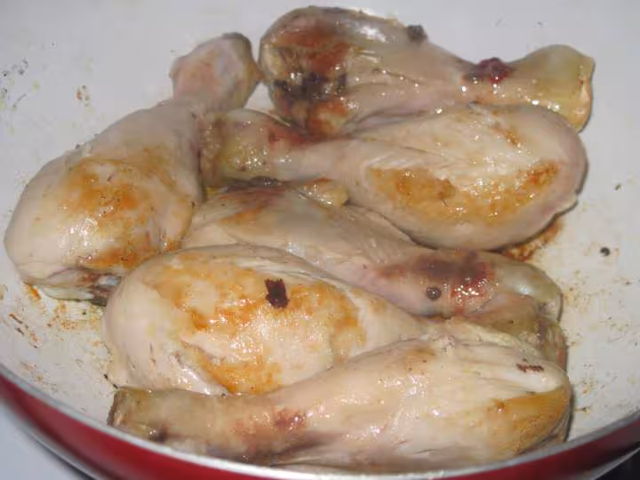 Pilons de poulet a la sauce tomate et curcuma