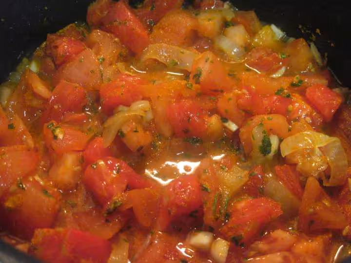 Pilons de poulet a la sauce tomate et curcuma