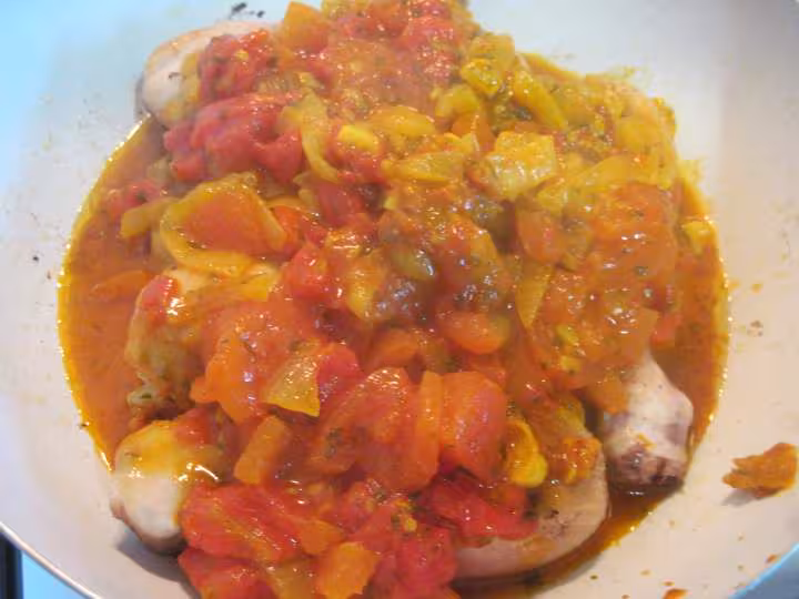 Pilons de poulet a la sauce tomate et curcuma