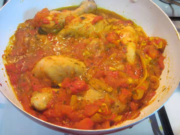 Pilons de poulet a la sauce tomate et curcuma