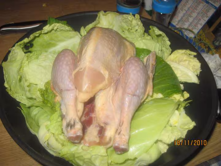 Pintade cuisinee sur un lit de choux