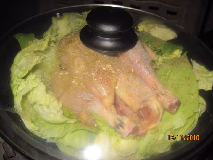 Pintade cuisinee sur un lit de choux