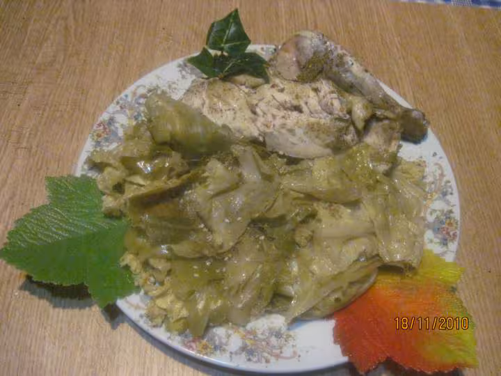 Pintade cuisinee sur un lit de choux
