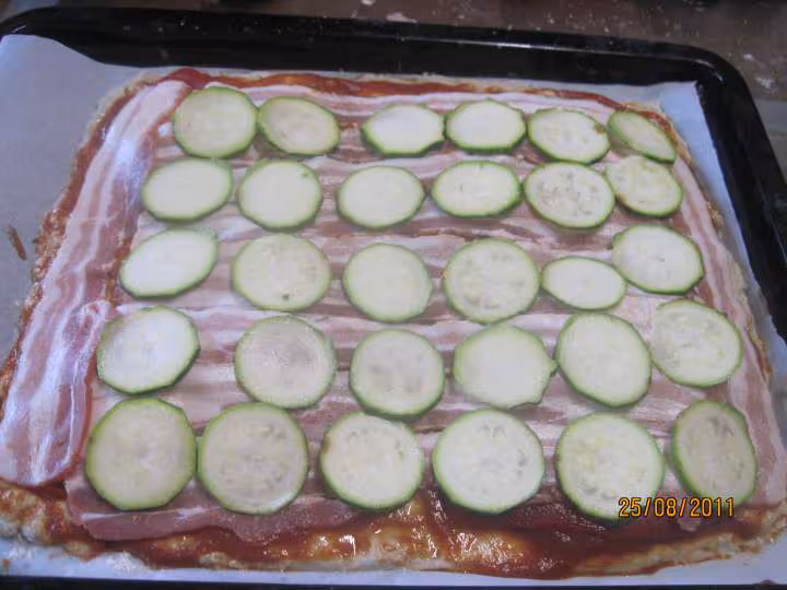 Pizza a la viande de porc et varies de legumes