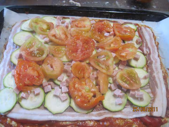 Pizza a la viande de porc et varies de legumes