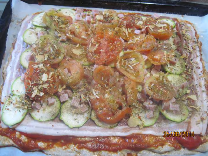 Pizza a la viande de porc et varies de legumes