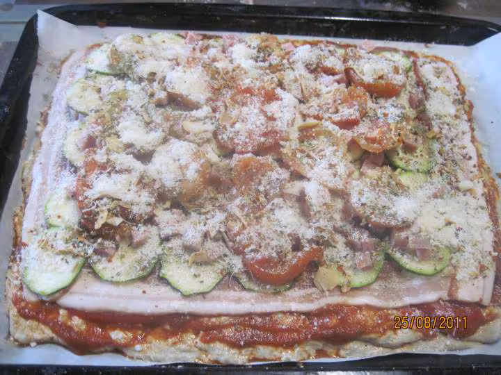 Pizza a la viande de porc et varies de legumes