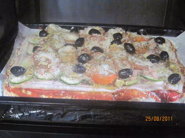 Pizza a la viande de porc et varies de legumes