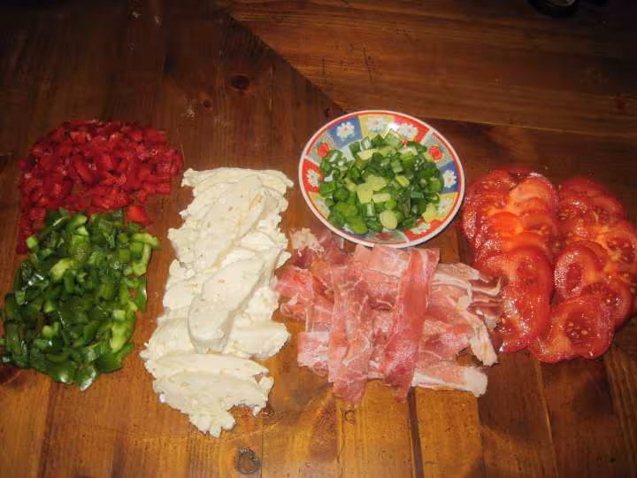 Pizza au jambon cru et tranches de bambou
