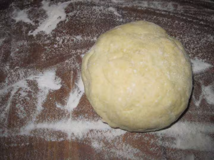 Pizza au jambon cru et tranches de bambou