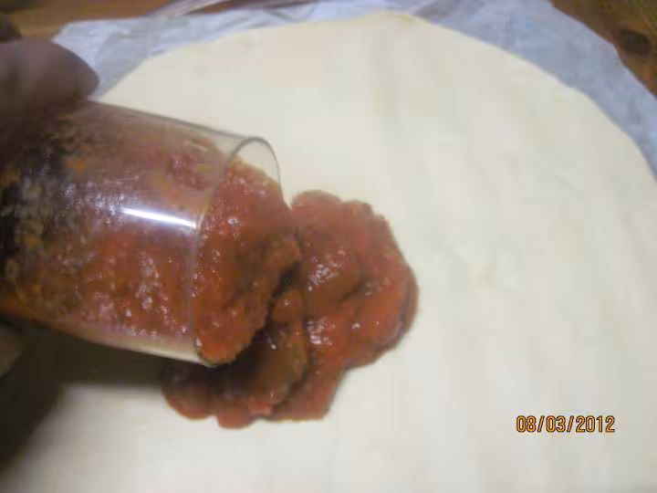 Pizza au jambon oignons au fromage de chevre