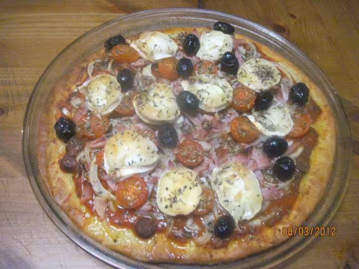 Pizza au jambon oignons au fromage de chevre