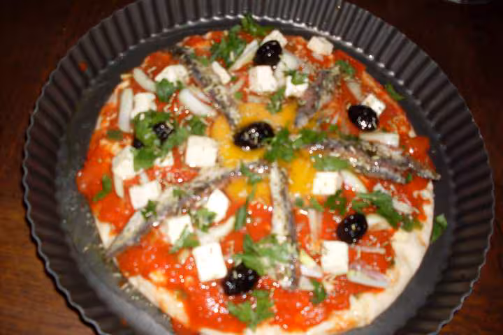 Pizza aux anchois feta photos