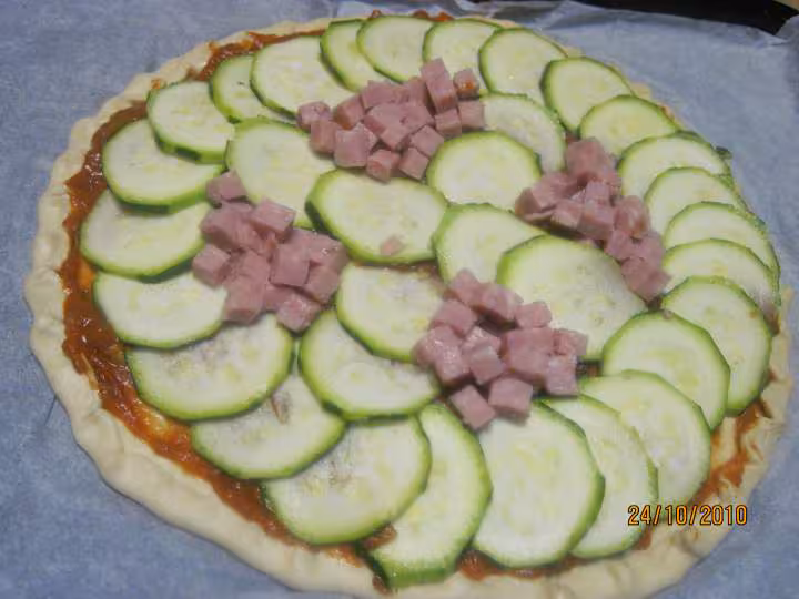 Pizza aux courgettes et tomates amp jambon au parmesan