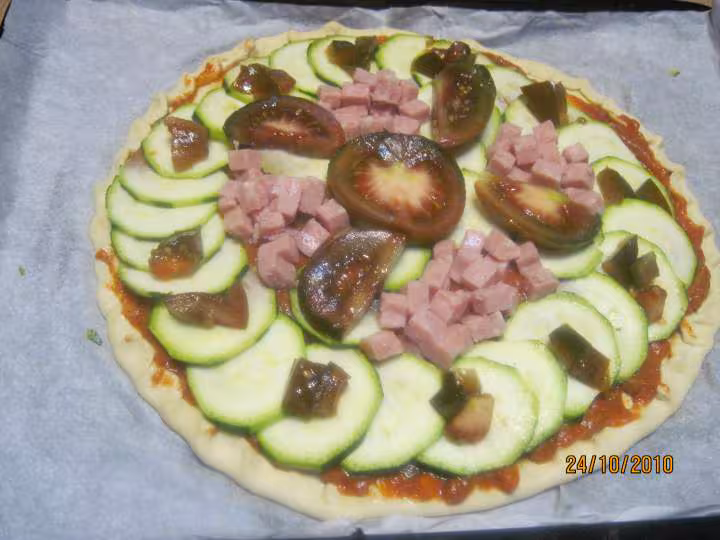 Pizza aux courgettes et tomates amp jambon au parmesan