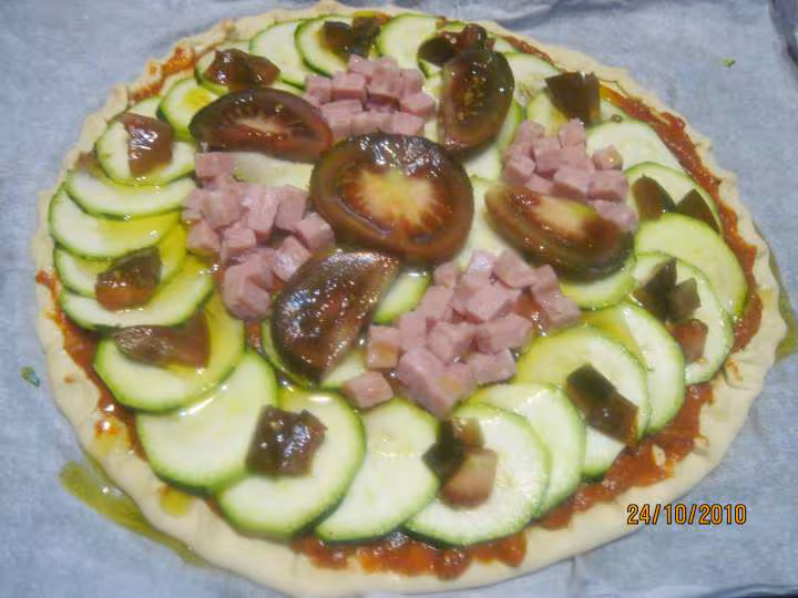 Pizza aux courgettes et tomates amp jambon au parmesan