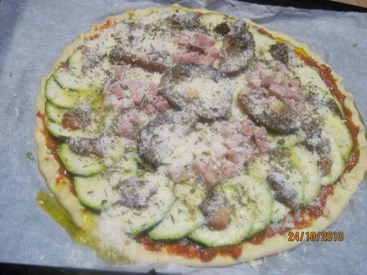 Pizza aux courgettes et tomates amp jambon au parmesan