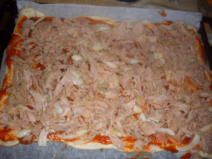 Pizza aux oignons amp au thon