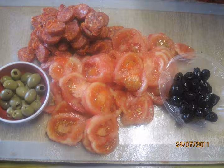 Pizza aux oignons et chorizo