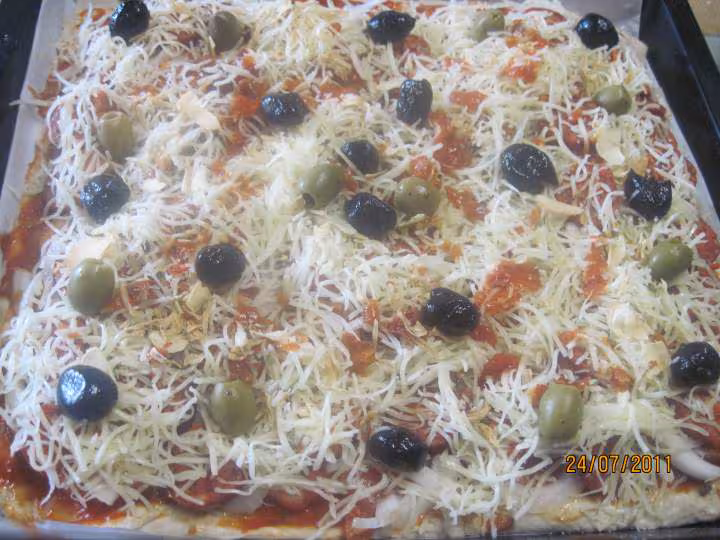 Pizza aux oignons et chorizo