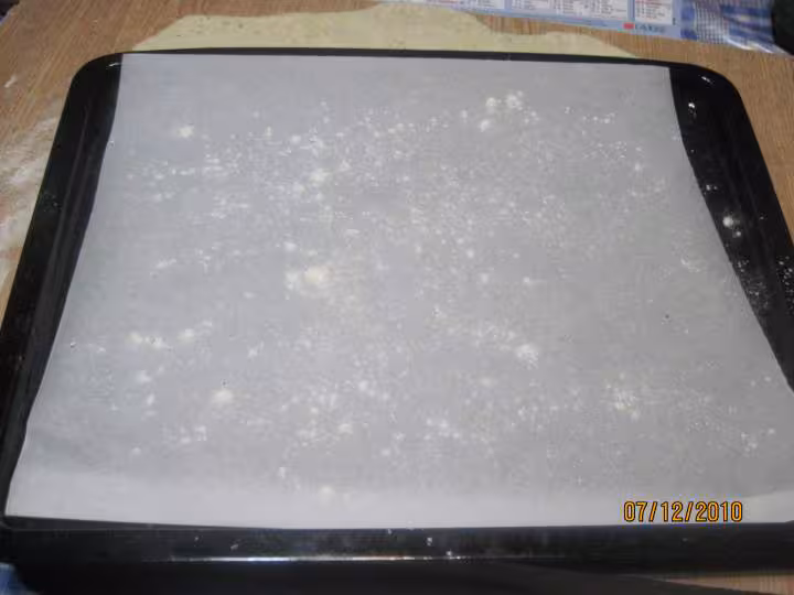 Pizza aux oignons poivrons thon et parmesan