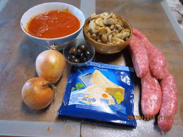 Pizza aux saucisses de toulouse et champignons