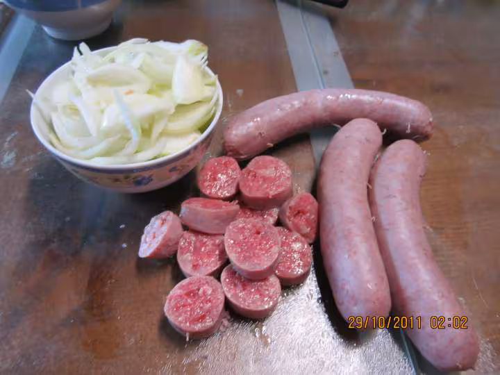 Pizza aux saucisses de toulouse et champignons