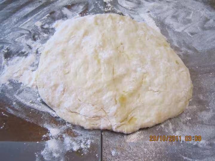 Pizza aux saucisses de toulouse et champignons