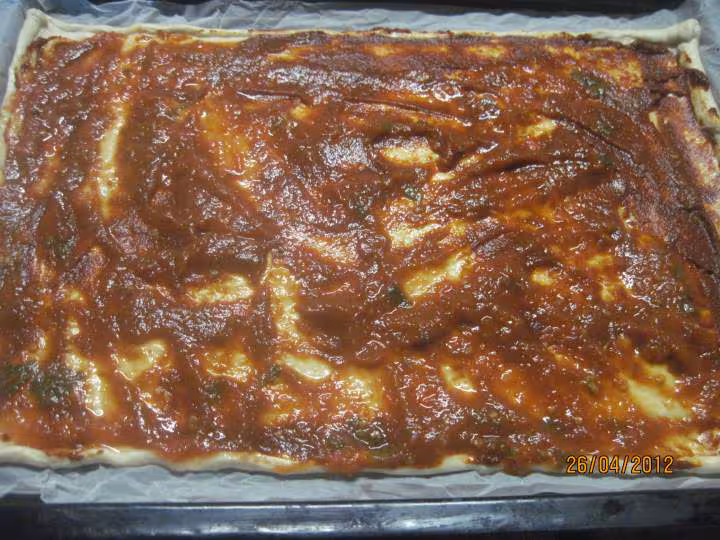 Pizza aux saucisses de toulouse poivrons
