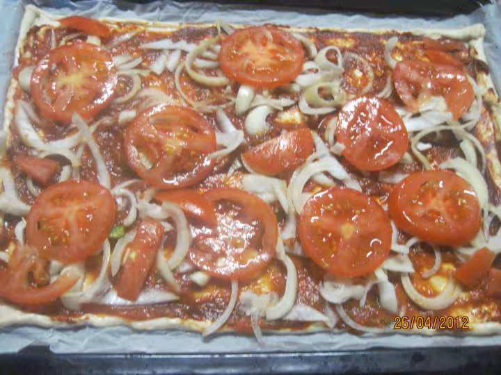 Pizza aux saucisses de toulouse poivrons