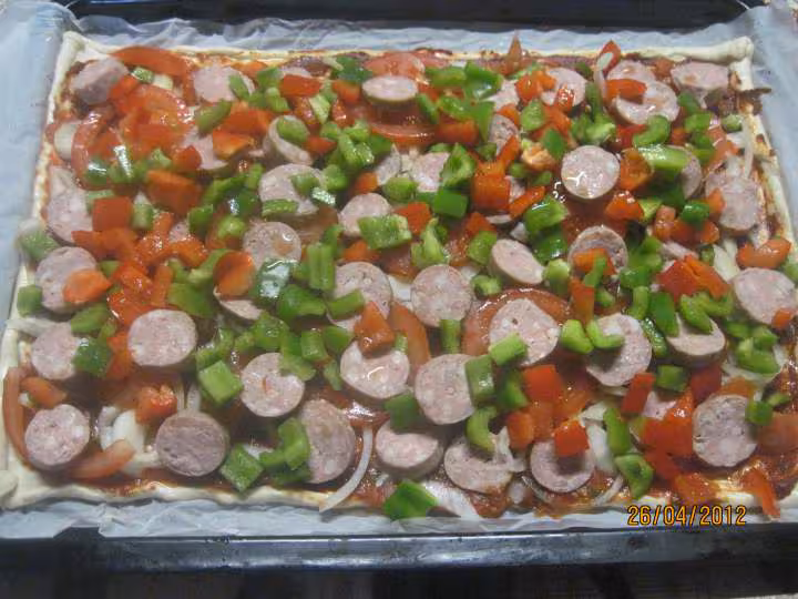 Pizza aux saucisses de toulouse poivrons